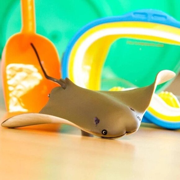 Cownose Ray Figure - Hand Painted & Collectible Ocean & Sea Life Toy Figurine - Picture 2 of 7